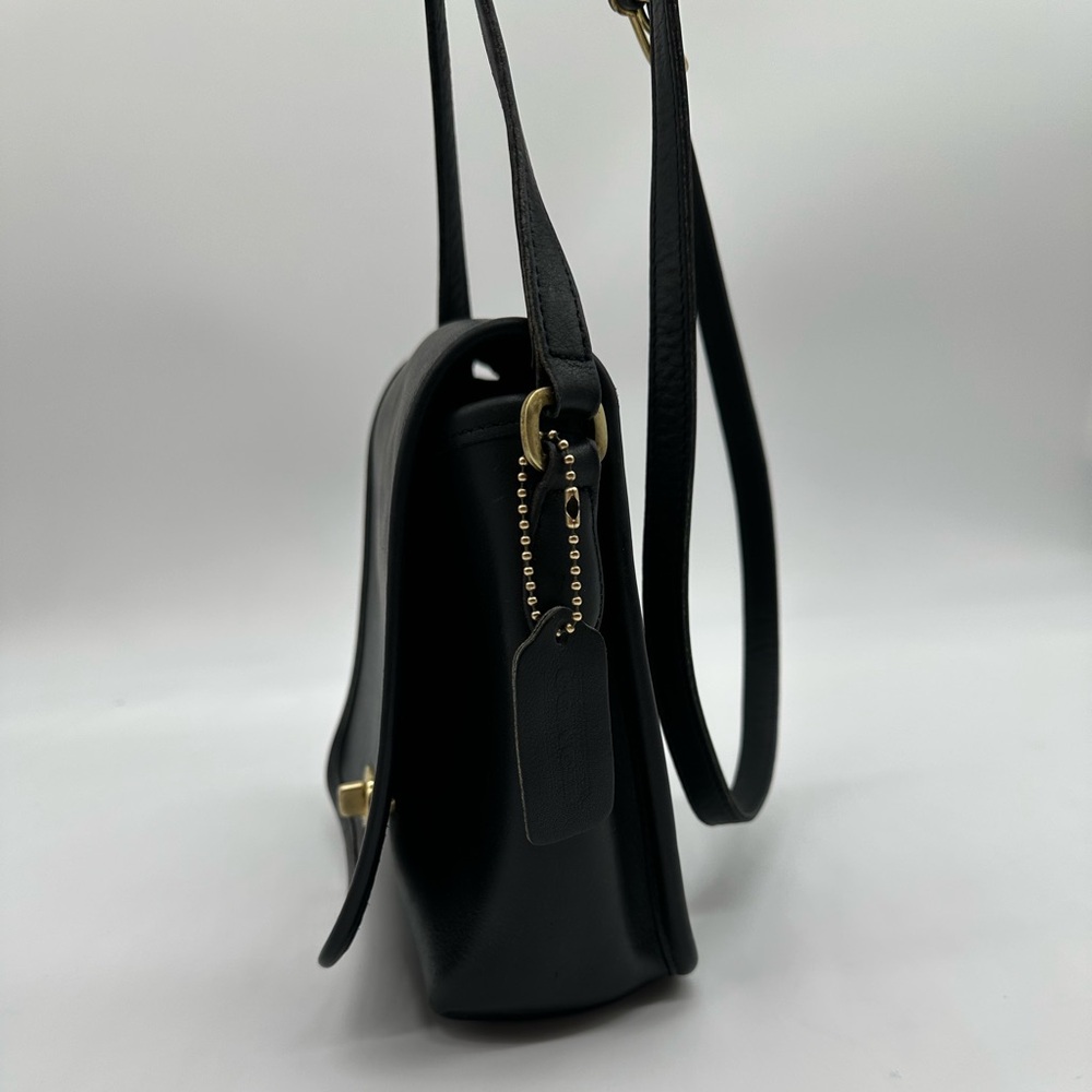 Coach • 9076 Companion Flap - Picture 5 of 14